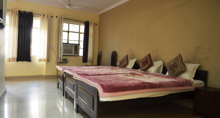 Hotel Empire, Varanasi 3